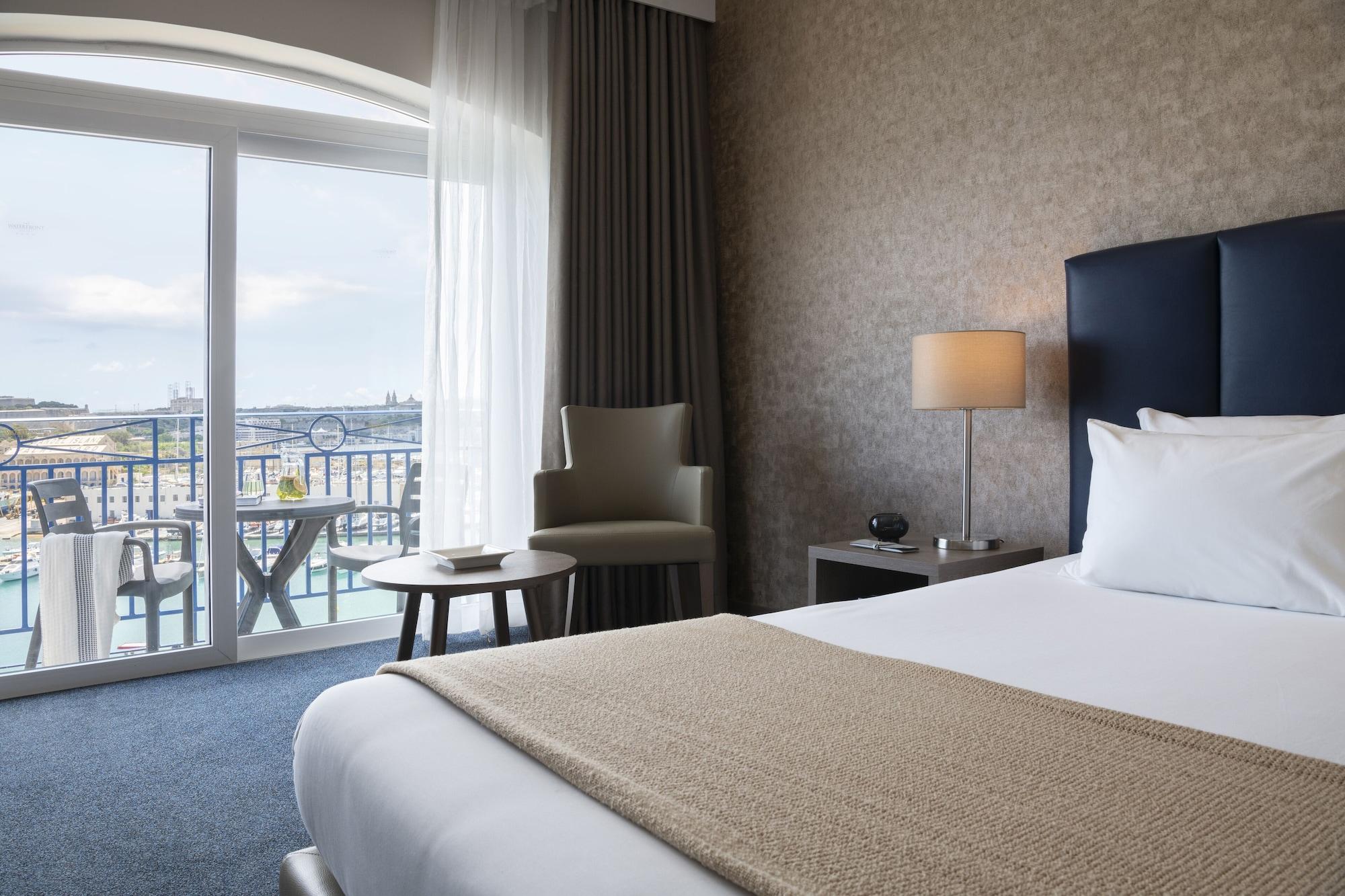 Waterfront 4*